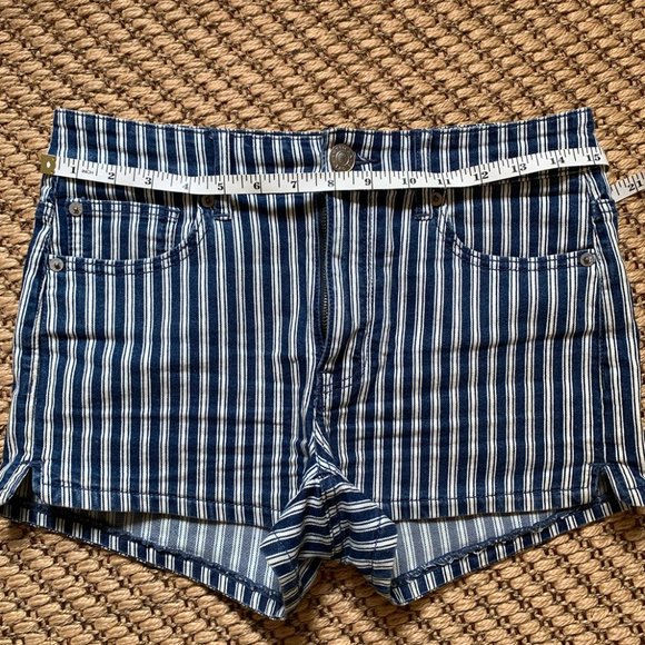 Mid Rise Striped Shorts - Picture 3 of 5